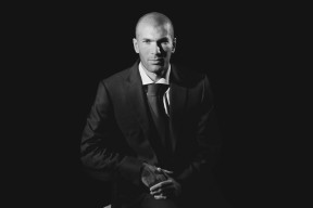 -新西兰全黑队球员间默契配合，极具战术执行力，新西兰的球队