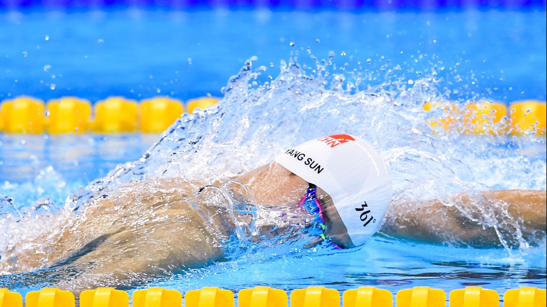 环岛SUP桨板长距离赛 冠军绕岛一周用时仅略超三小时